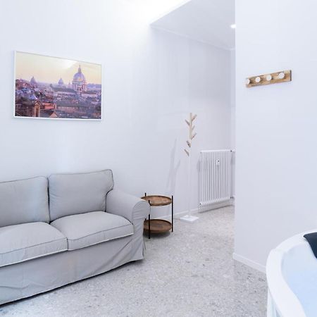 White Home Suite And Rooms Roma Esterno foto