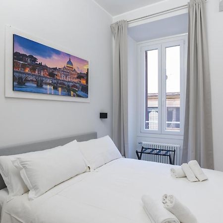 White Home Suite And Rooms Roma Esterno foto