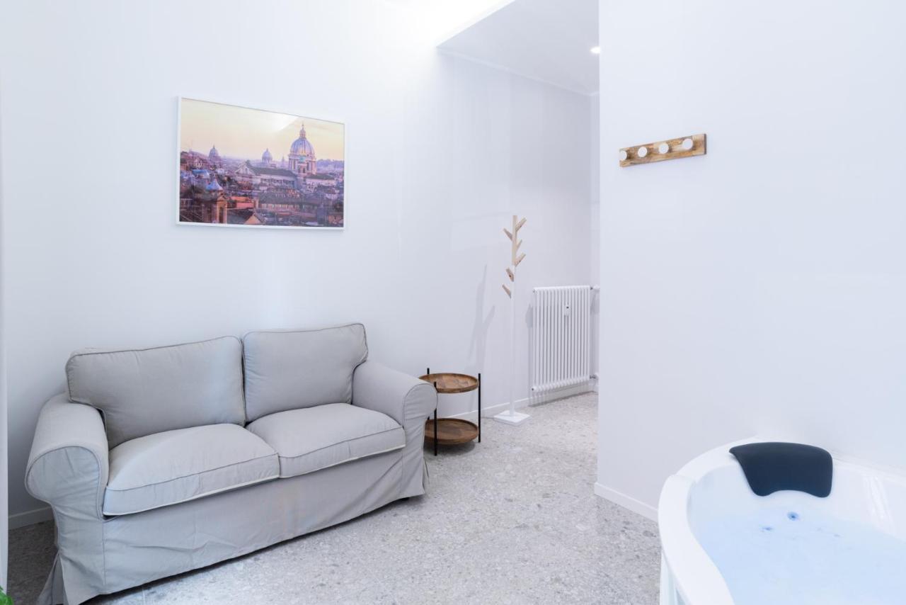 White Home Suite And Rooms Roma Esterno foto