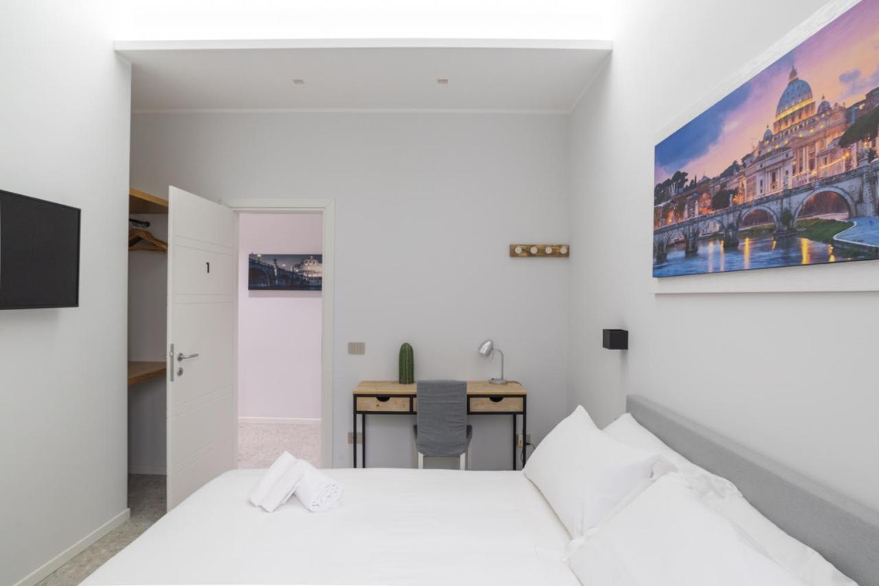 White Home Suite And Rooms Roma Esterno foto