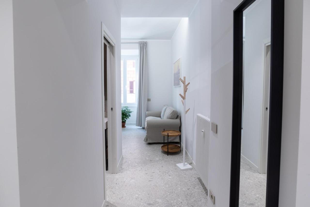 White Home Suite And Rooms Roma Esterno foto