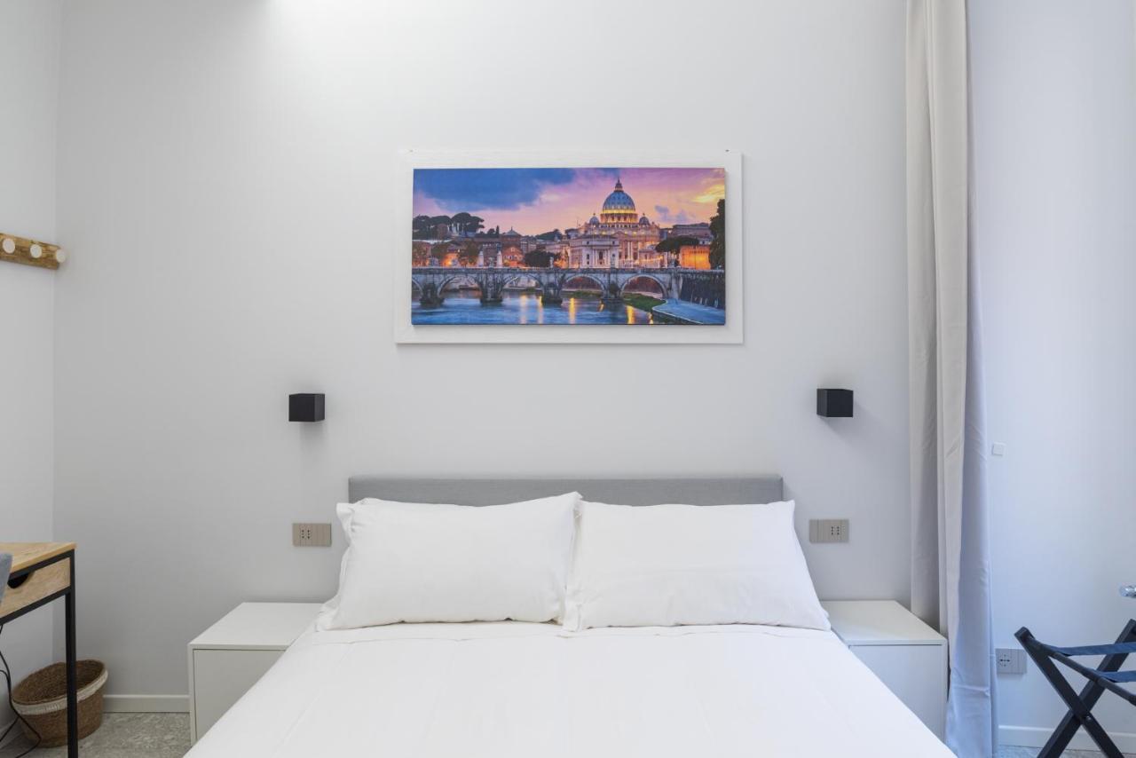 White Home Suite And Rooms Roma Esterno foto