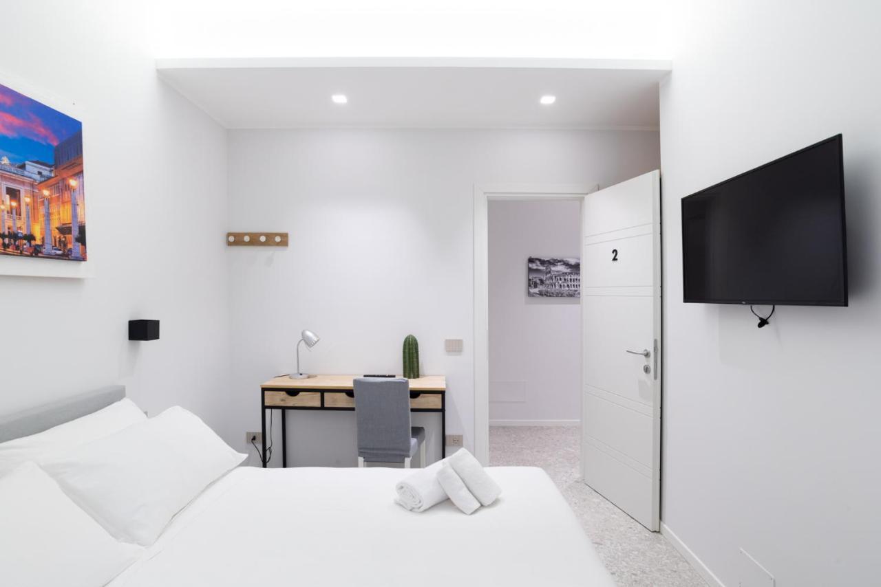 White Home Suite And Rooms Roma Esterno foto