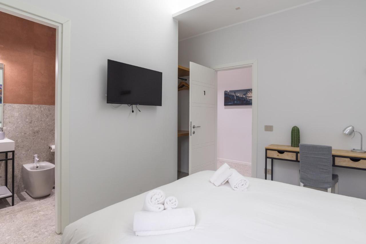 White Home Suite And Rooms Roma Esterno foto